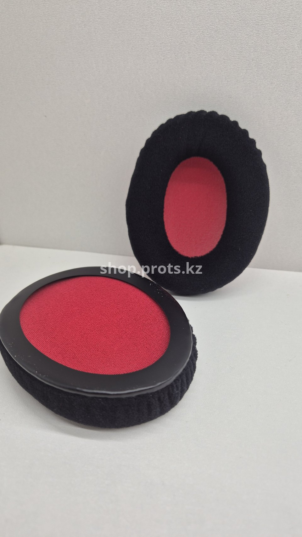 Амбушюры для наушников (поролоновые) черные с красной вставкой